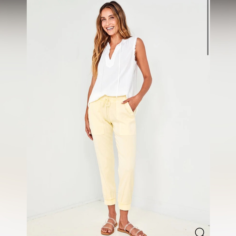 Bella Dahl pocket joggers- soft daisy NWT